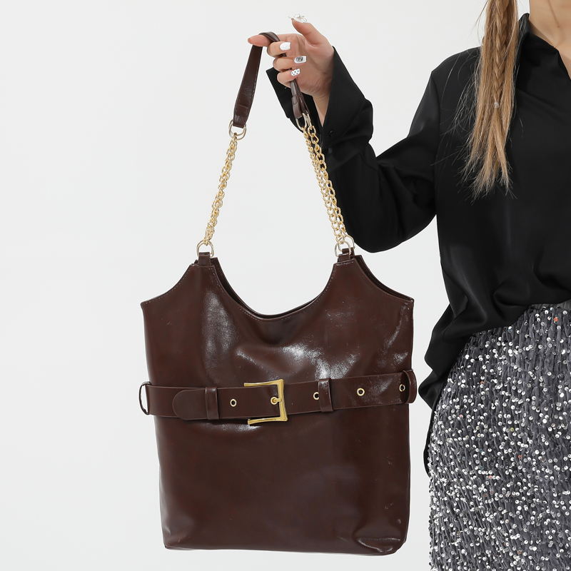 Women's Medium Pu Leather Solid Color Streetwear Zipper Shoulder Bag display picture 6