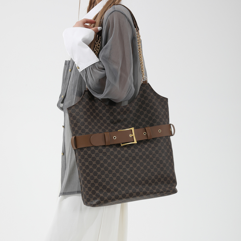 Women's Medium Pu Leather Solid Color Streetwear Zipper Shoulder Bag display picture 12