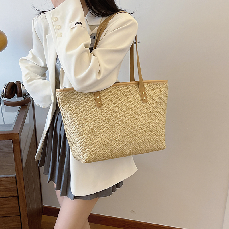 Women's Medium Straw Solid Color Vacation Beach Zipper Tote Bag display picture 5