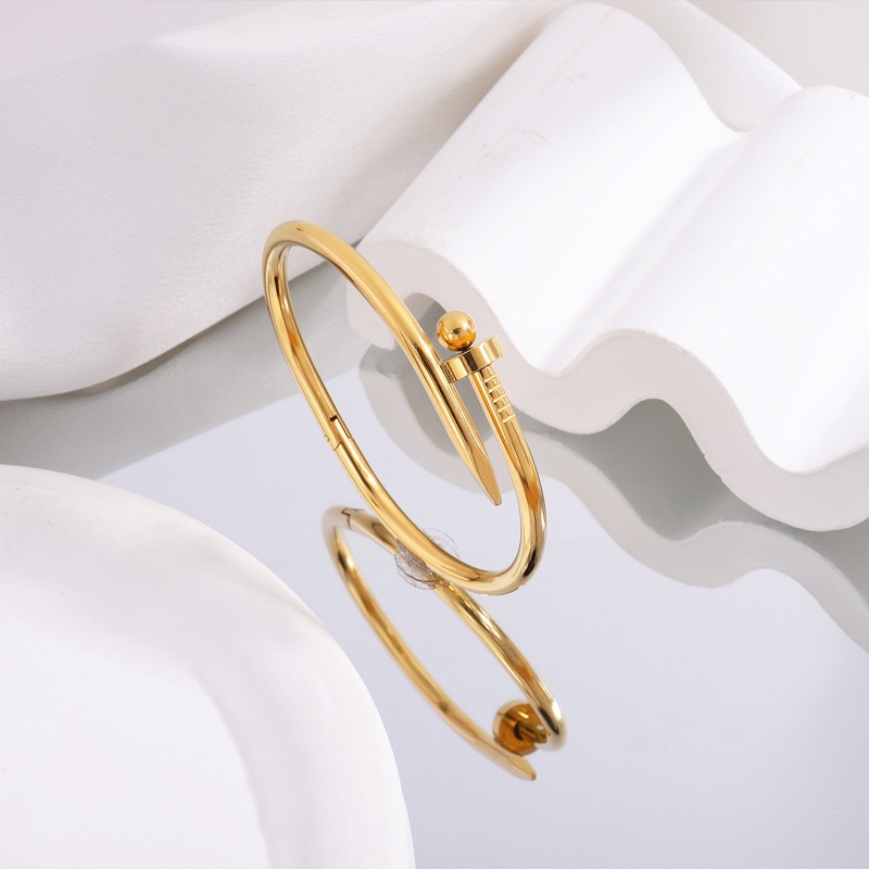 304 Stainless Steel 18K Gold Plated Simple Style Classic Style Commute Solid Color Bangle display picture 6