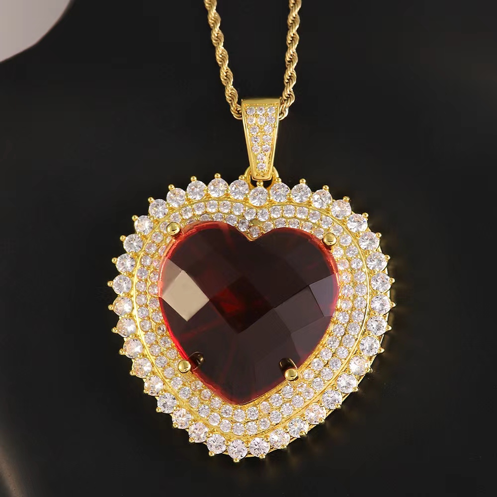 304 Stainless Steel 18K Gold Plated Hip-Hop Luxurious Plating Inlay Heart Shape Glass Stone Zircon Pendant Necklace display picture 10