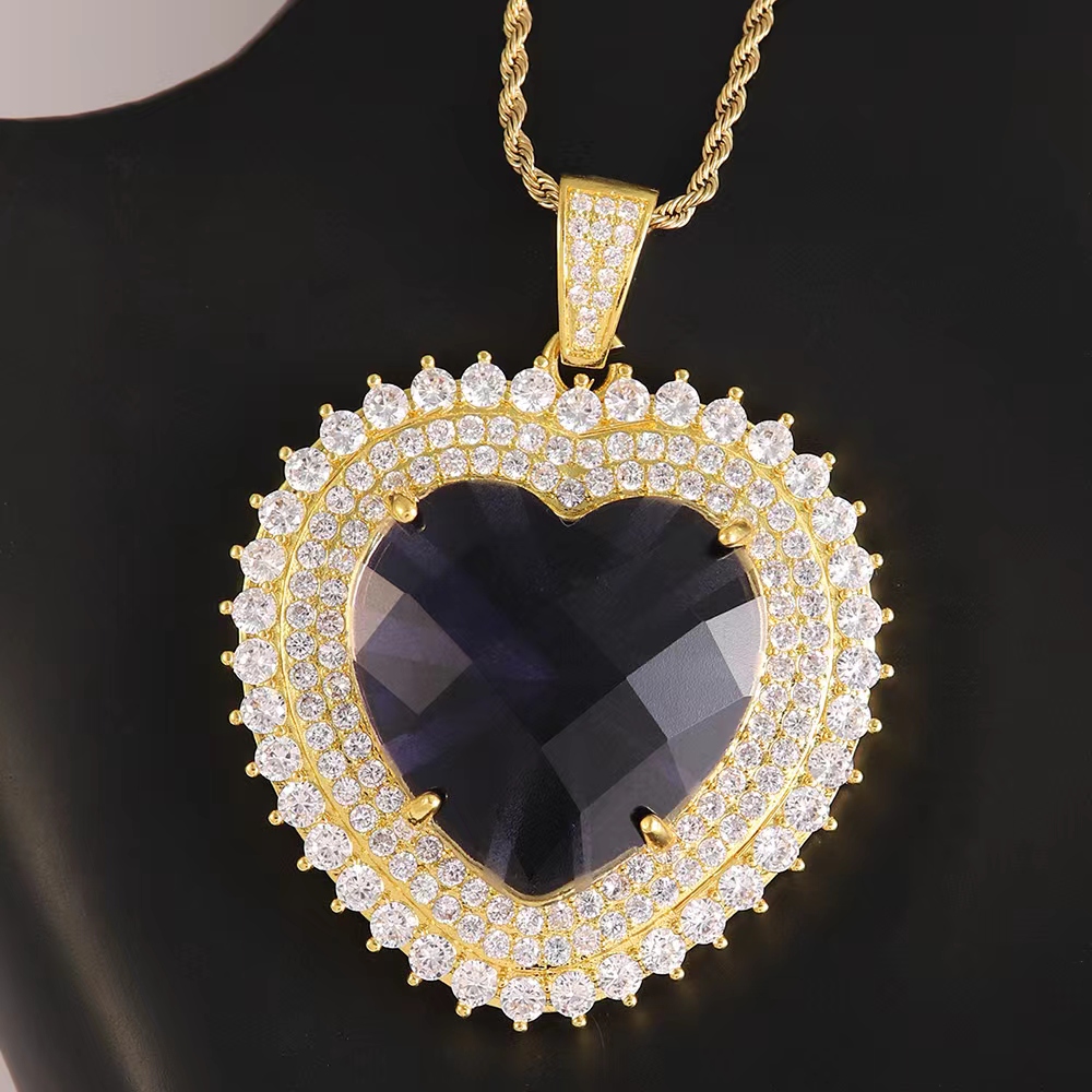 304 Stainless Steel 18K Gold Plated Hip-Hop Luxurious Plating Inlay Heart Shape Glass Stone Zircon Pendant Necklace display picture 12