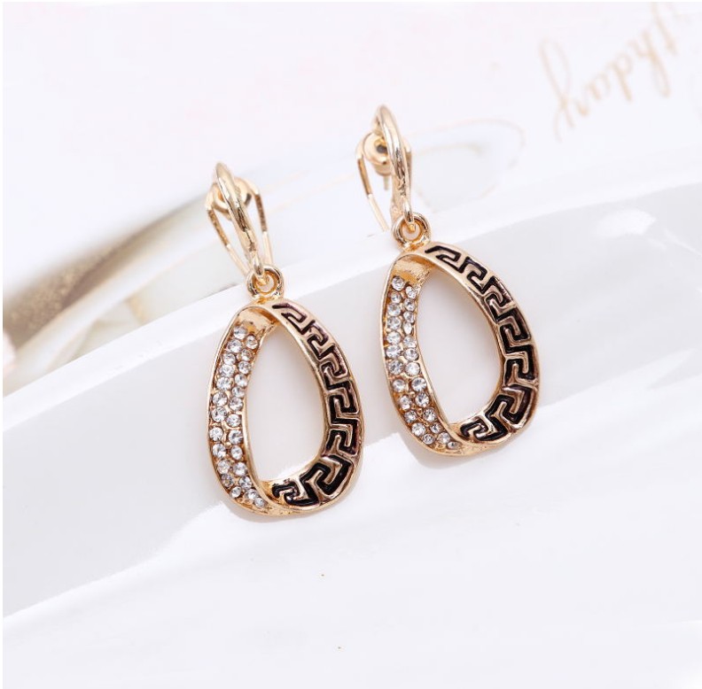 Fashion Geometric Alloy Hollow Out Artificial Rhinestones Earrings Necklace 1 Set display picture 5