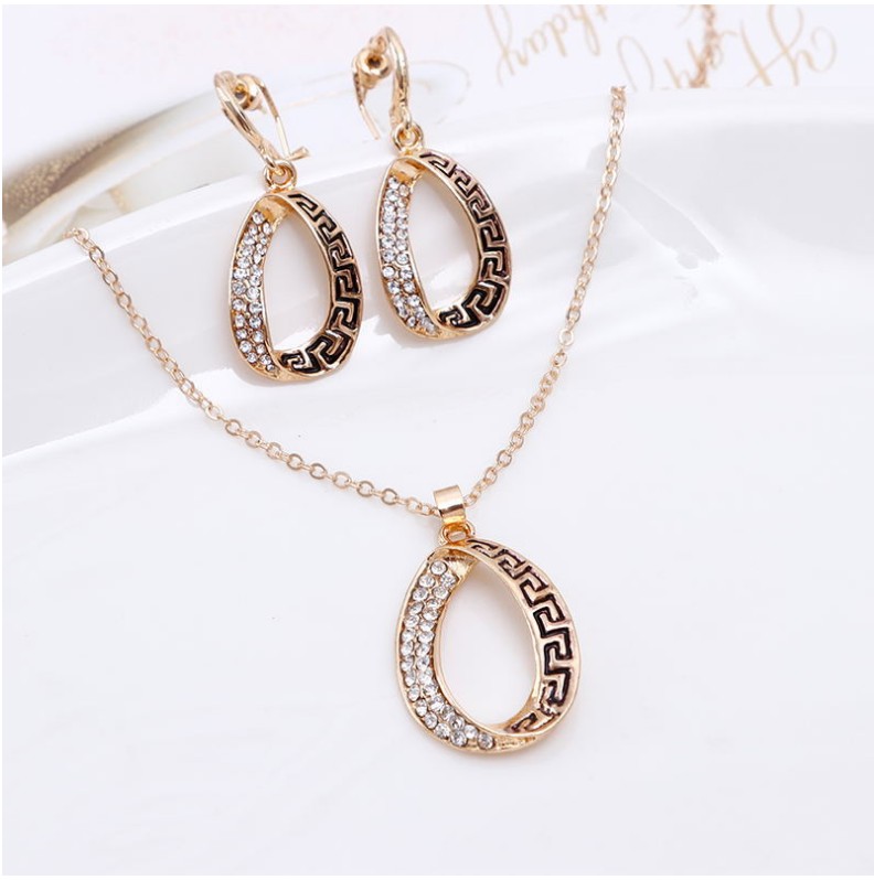 Fashion Geometric Alloy Hollow Out Artificial Rhinestones Earrings Necklace 1 Set display picture 1