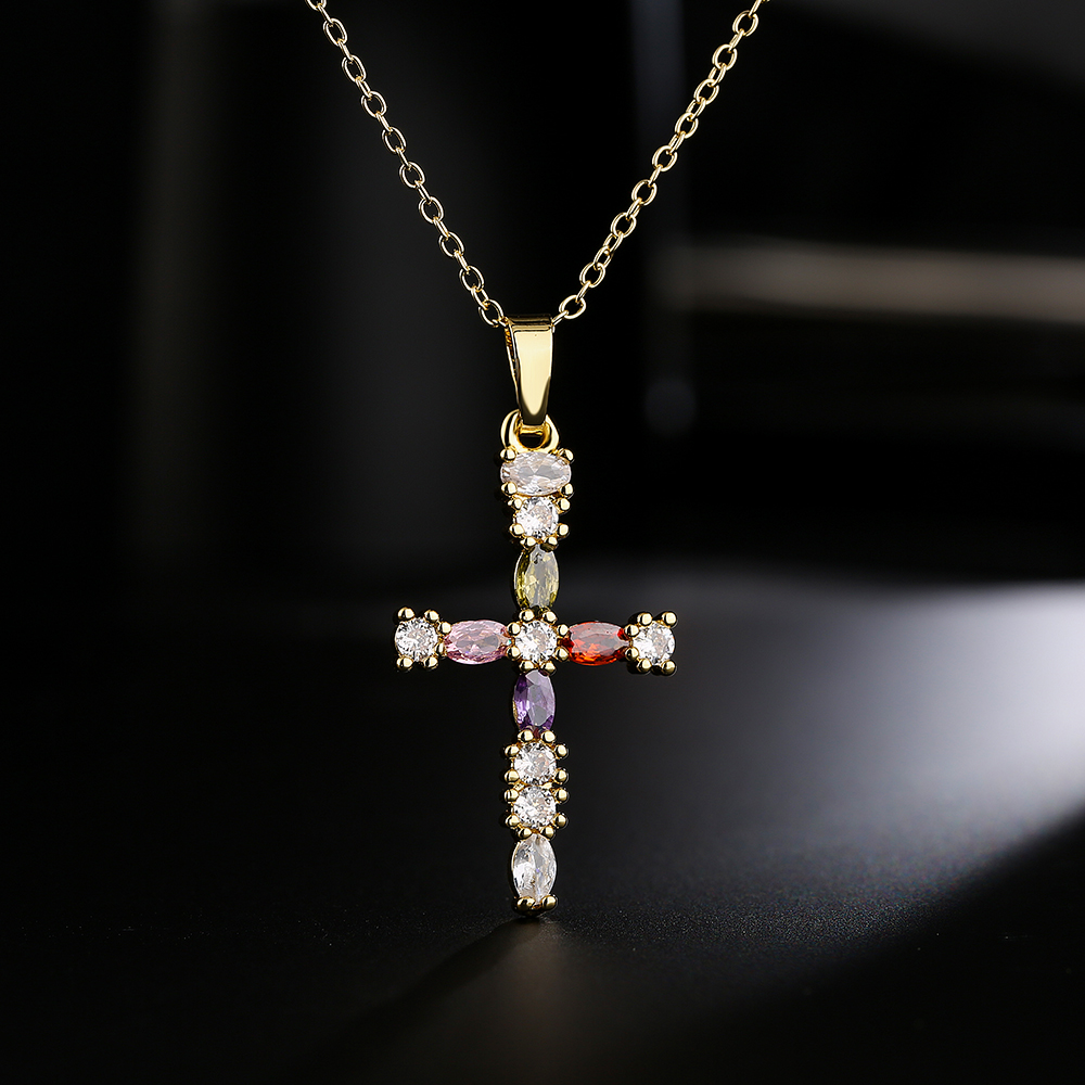Fashion Clavicle Chain Copper 18k Gold Zircon Pearl Cross Pendant Necklace display picture 3