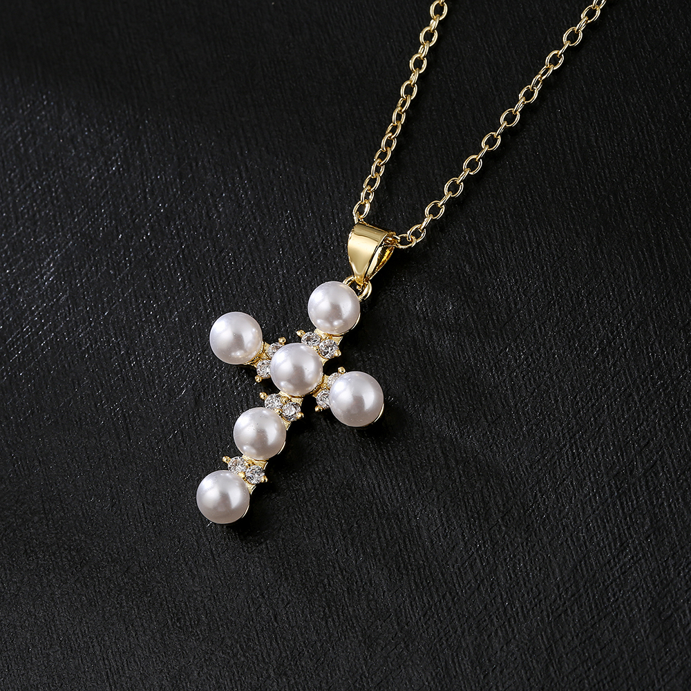 Fashion Clavicle Chain Copper 18k Gold Zircon Pearl Cross Pendant Necklace display picture 1