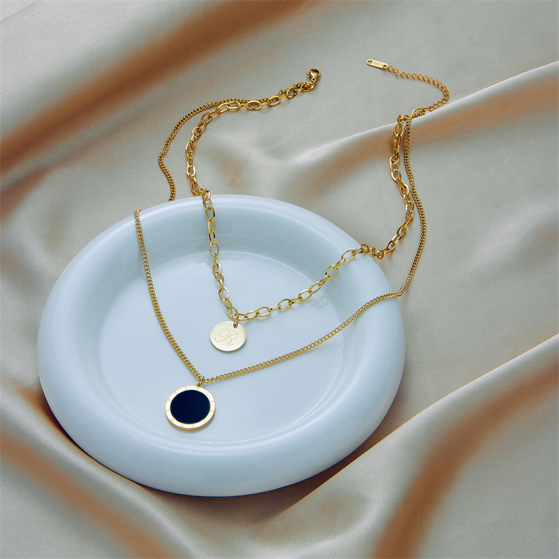 Vintage Style Geometric Stainless Steel Layered Necklaces Gold Plated Stainless Steel Necklaces display picture 4