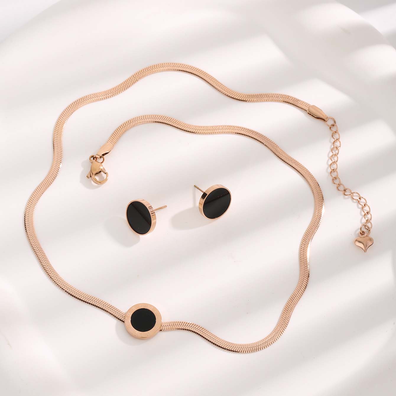 Wholesale Novelty Round Titanium Steel Plating Rose Gold Plated Earrings Necklace display picture 2