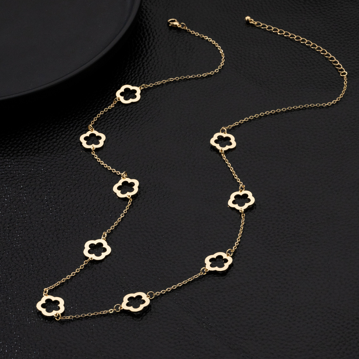 Vintage Style Classic Style Flower Alloy Plating Hollow Out Women's Long Necklace display picture 4