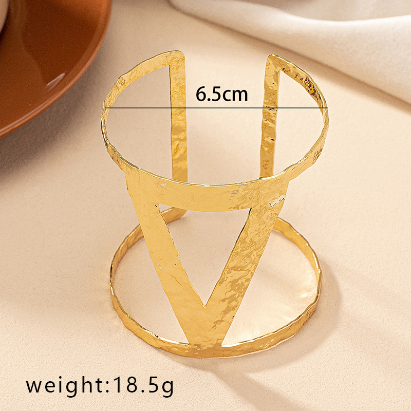 Exaggerated Oversized Geometric Alloy Plating Gold Plated Women's Bangle display picture 5