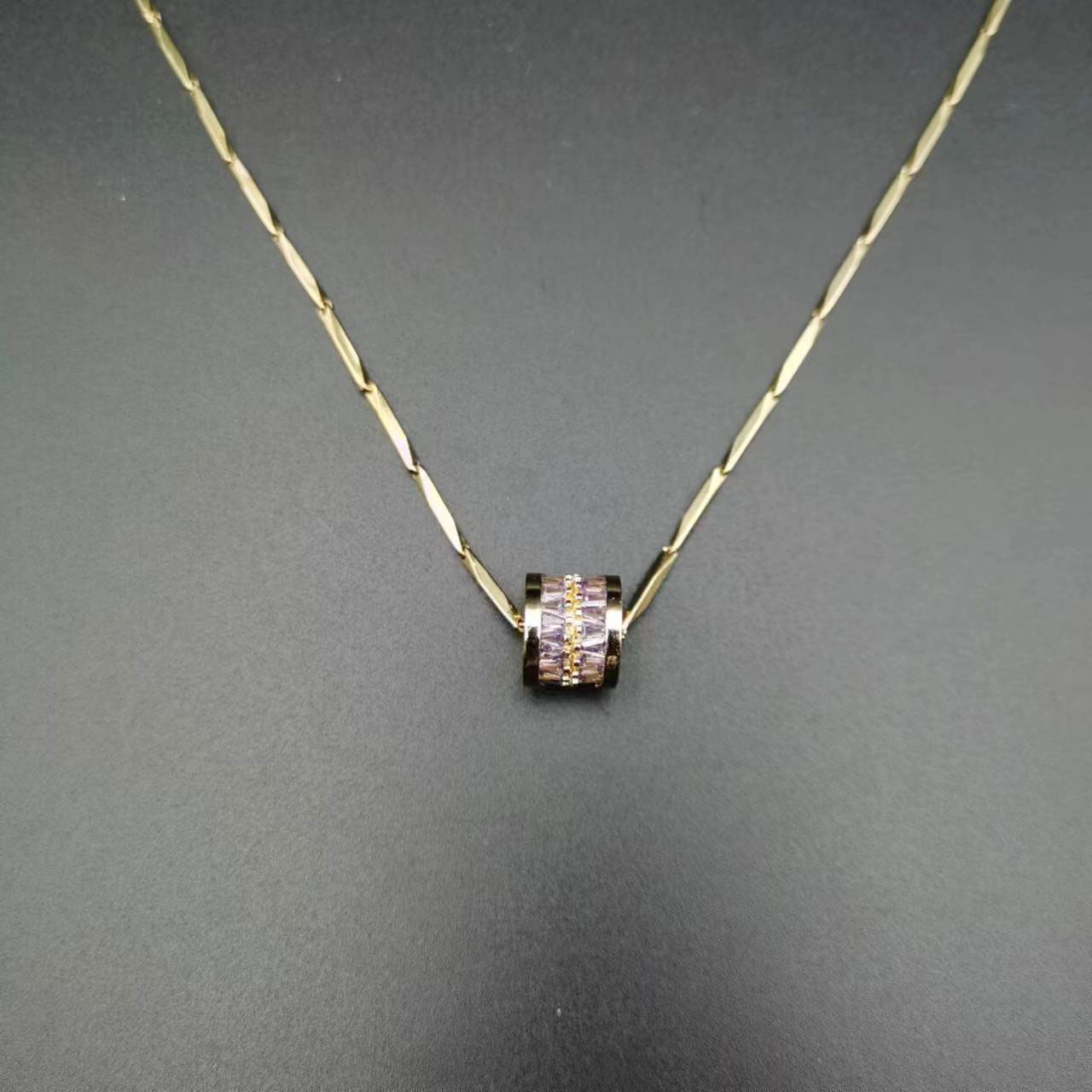 Shiny Round Stainless Steel Inlay Rhinestones Necklace display picture 2