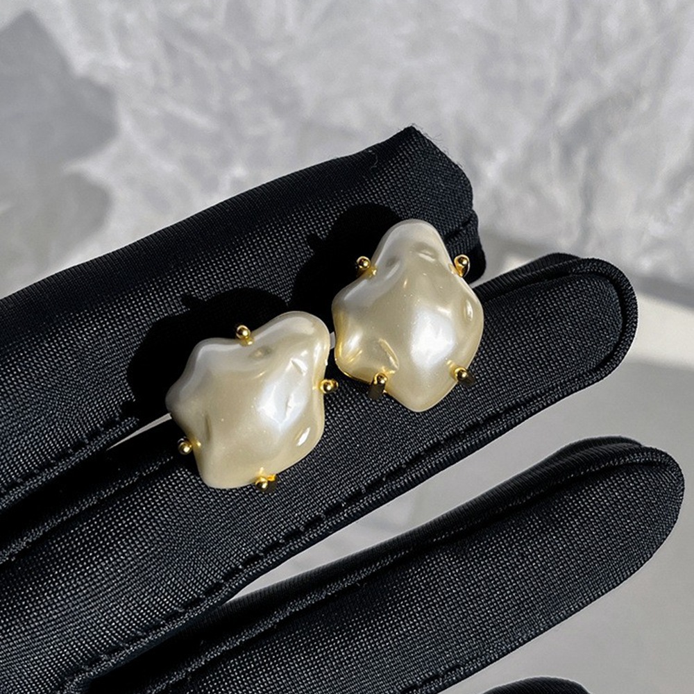 1 Pair Simple Style Solid Color Plating Imitation Pearl Gold Plated Ear Studs display picture 1