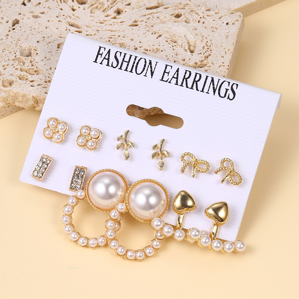 1 Set Casual Retro Heart Shape Bow Knot Inlay Alloy Artificial Pearls Earrings display picture 10