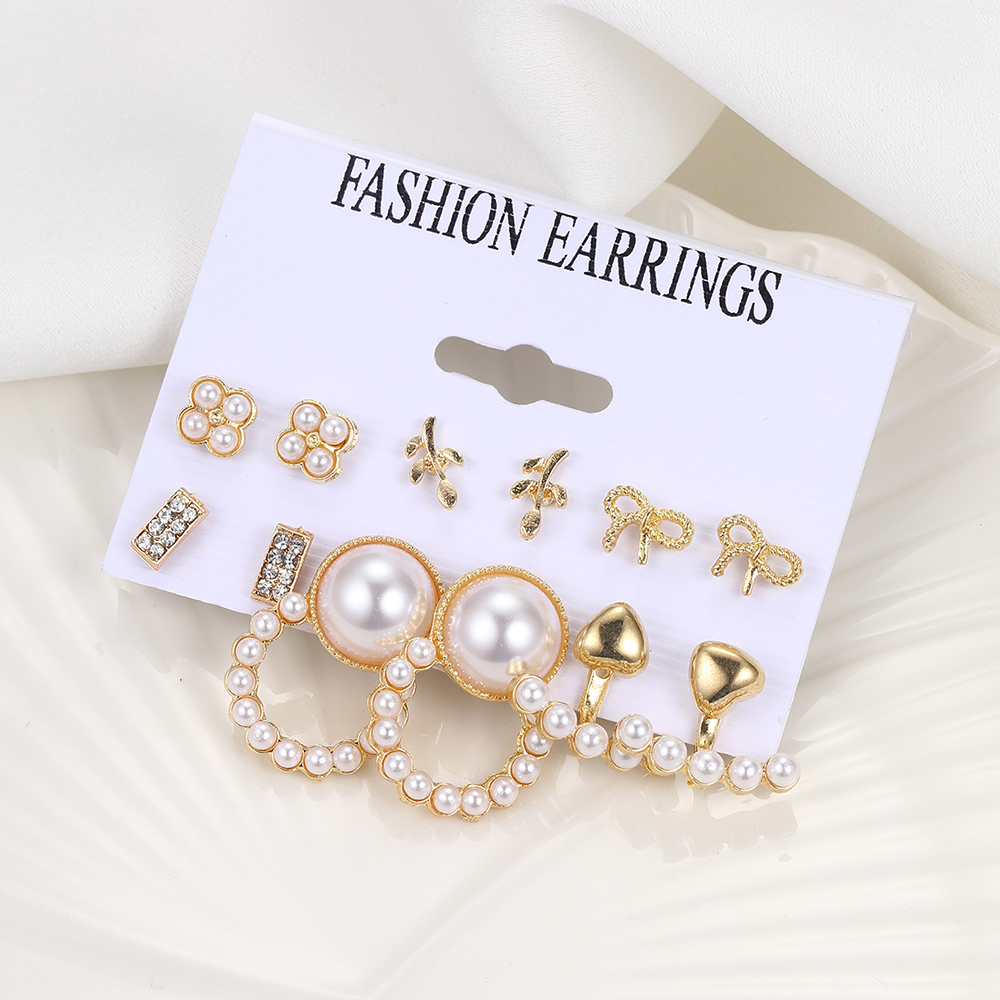 1 Set Casual Retro Heart Shape Bow Knot Inlay Alloy Artificial Pearls Earrings display picture 2