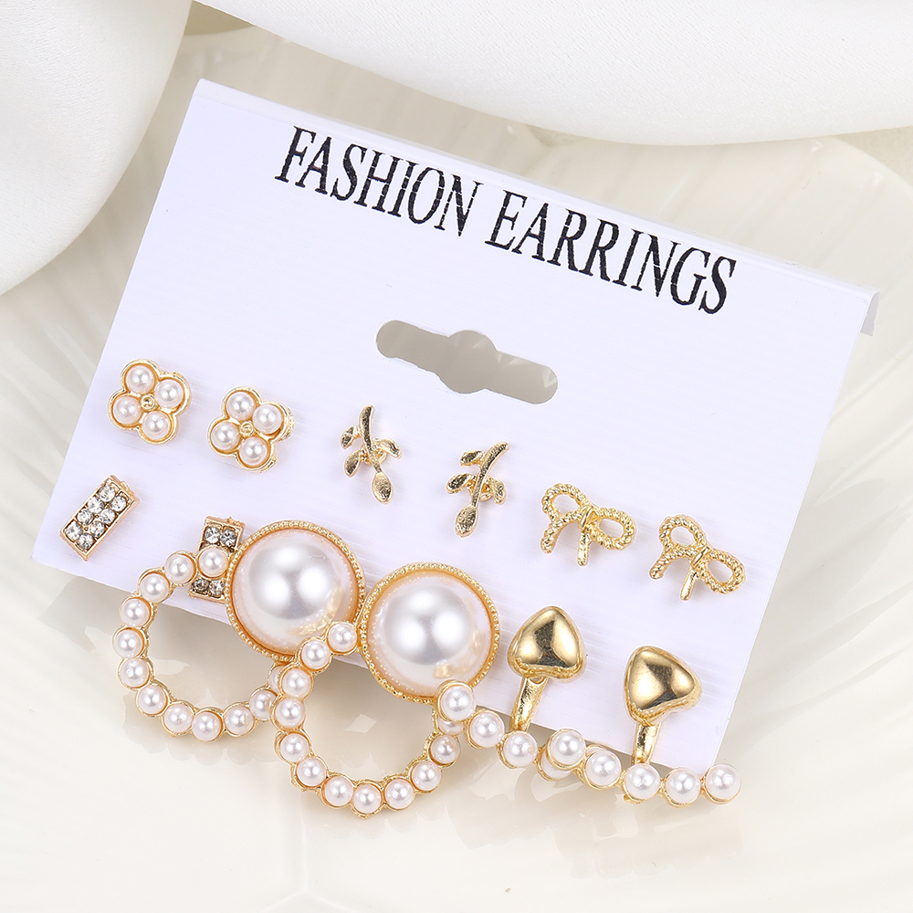 1 Set Casual Retro Heart Shape Bow Knot Inlay Alloy Artificial Pearls Earrings display picture 12