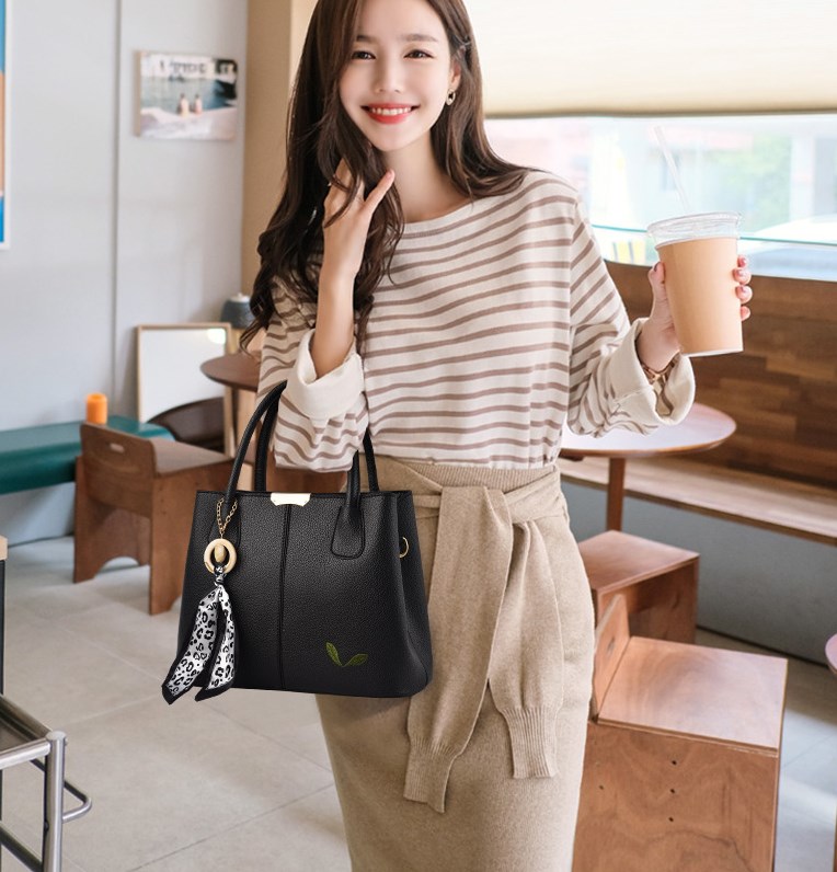 Women's Large Pu Leather Solid Color Business Classic Style Square Zipper Shoulder Bag Handbag Crossbody Bag display picture 3