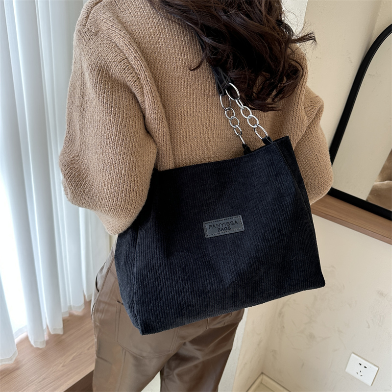 Women's Flannel Solid Color Streetwear Square Zipper Shoulder Bag display picture 8