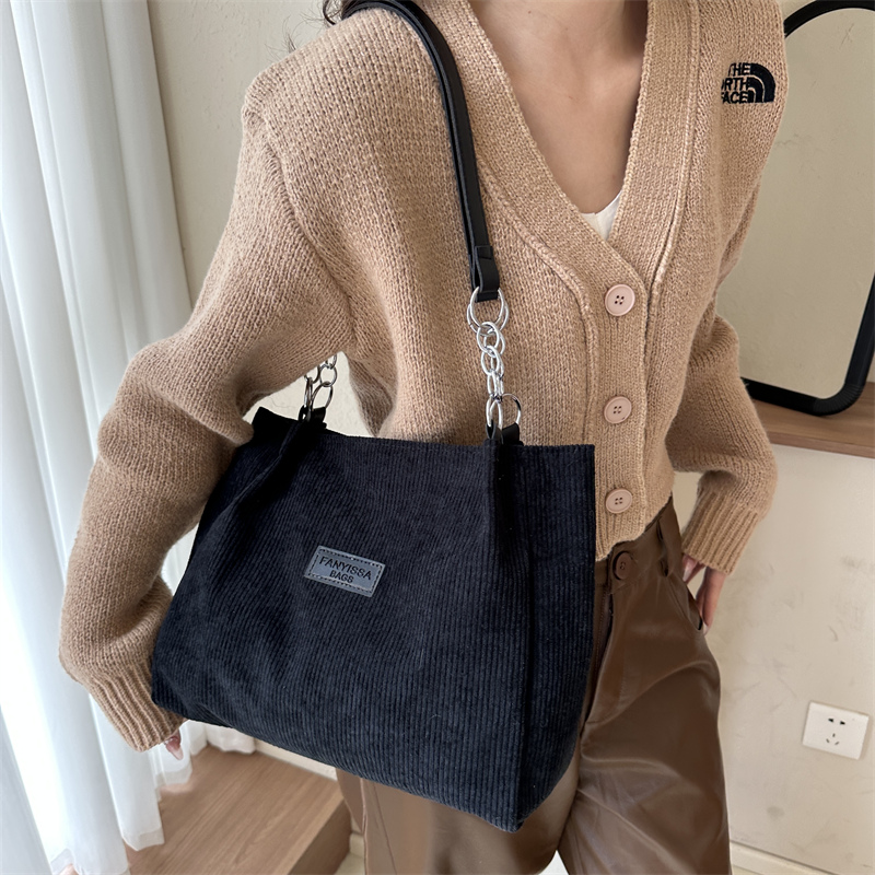 Women's Flannel Solid Color Streetwear Square Zipper Shoulder Bag display picture 9