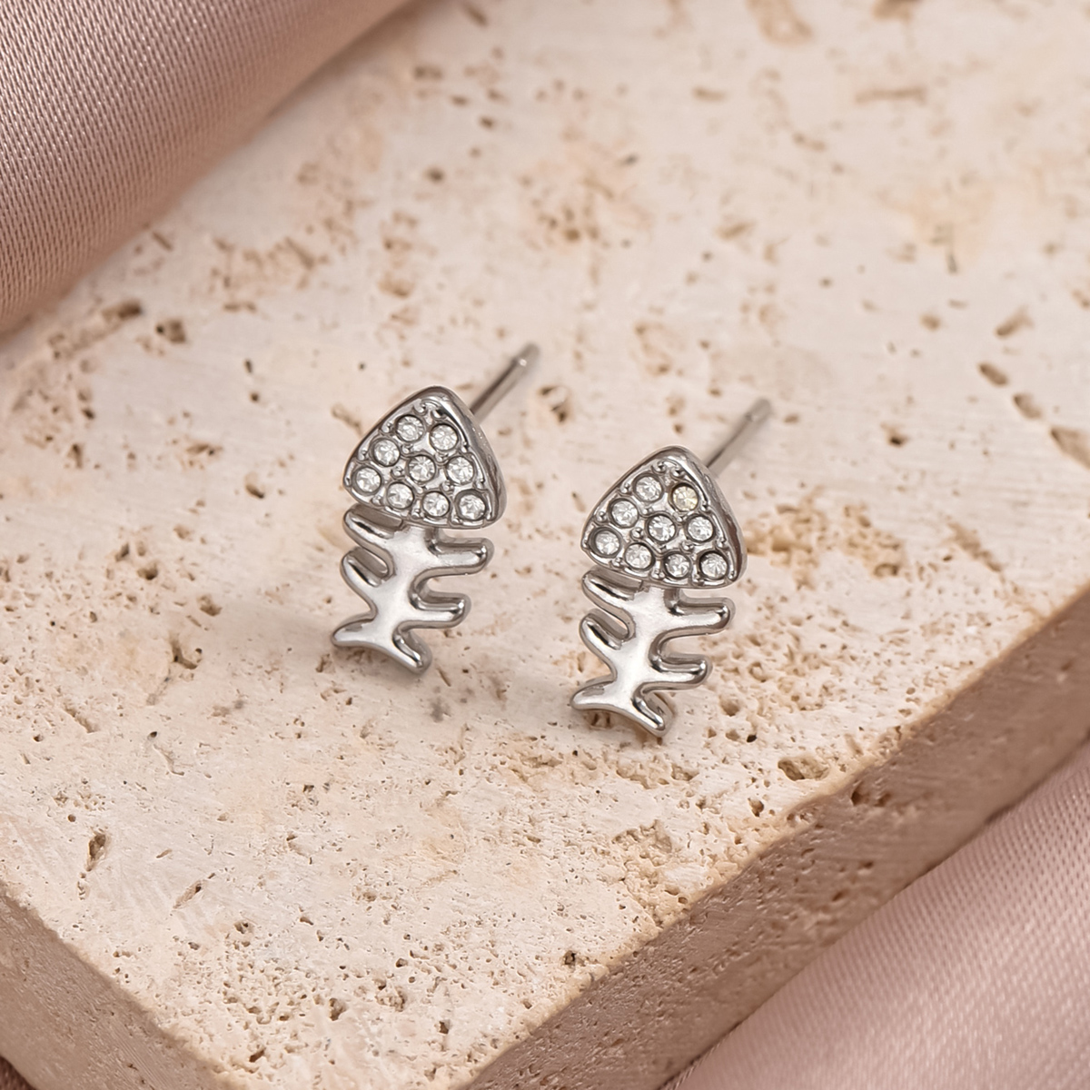 1 Pair Cute Sweet Rabbit Star Fish Bone Epoxy Inlay 304 Stainless Steel Artificial Pearls Zircon Ear Studs display picture 9