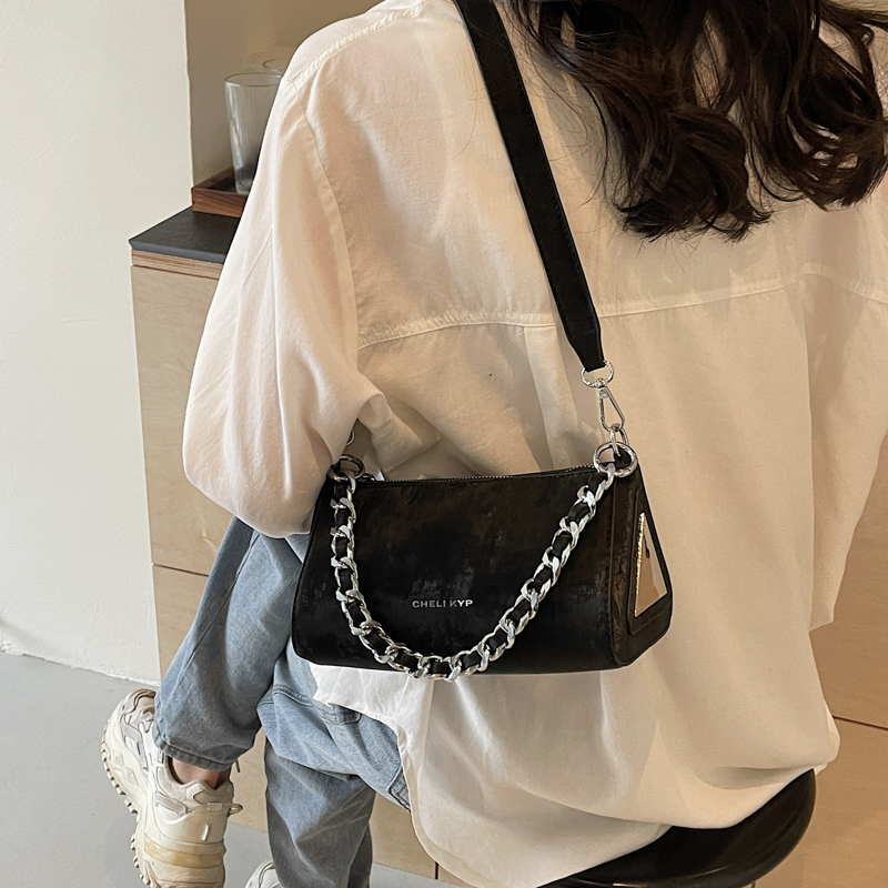 Women's Pu Leather Solid Color Streetwear Sewing Thread Chain Zipper Crossbody Bag display picture 22
