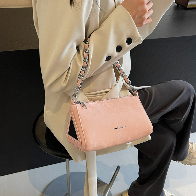 Women's Pu Leather Solid Color Streetwear Sewing Thread Chain Zipper Crossbody Bag display picture 8