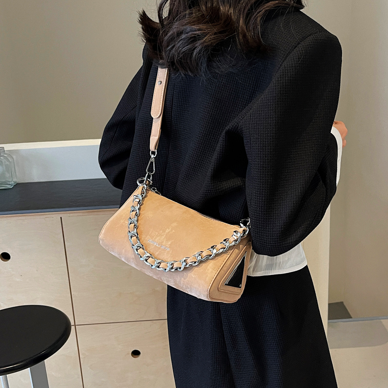 Women's Pu Leather Solid Color Streetwear Sewing Thread Chain Zipper Crossbody Bag display picture 21