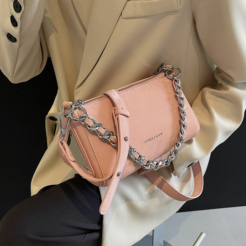 Women's Pu Leather Solid Color Streetwear Sewing Thread Chain Zipper Crossbody Bag display picture 14