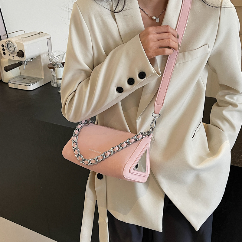 Women's Pu Leather Solid Color Streetwear Sewing Thread Chain Zipper Crossbody Bag display picture 3