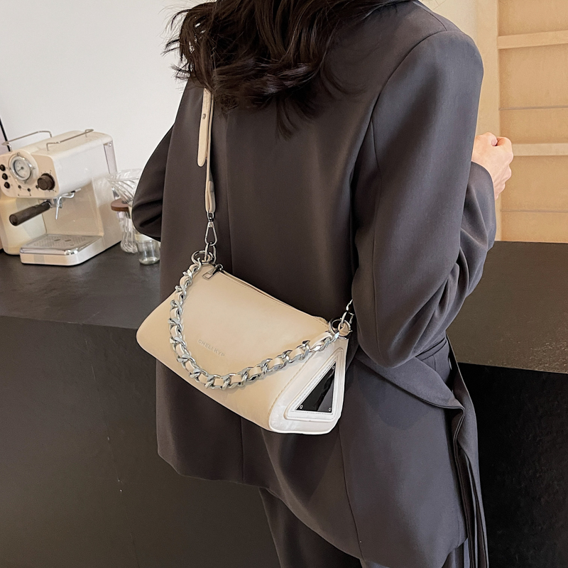 Women's Pu Leather Solid Color Streetwear Sewing Thread Chain Zipper Crossbody Bag display picture 7