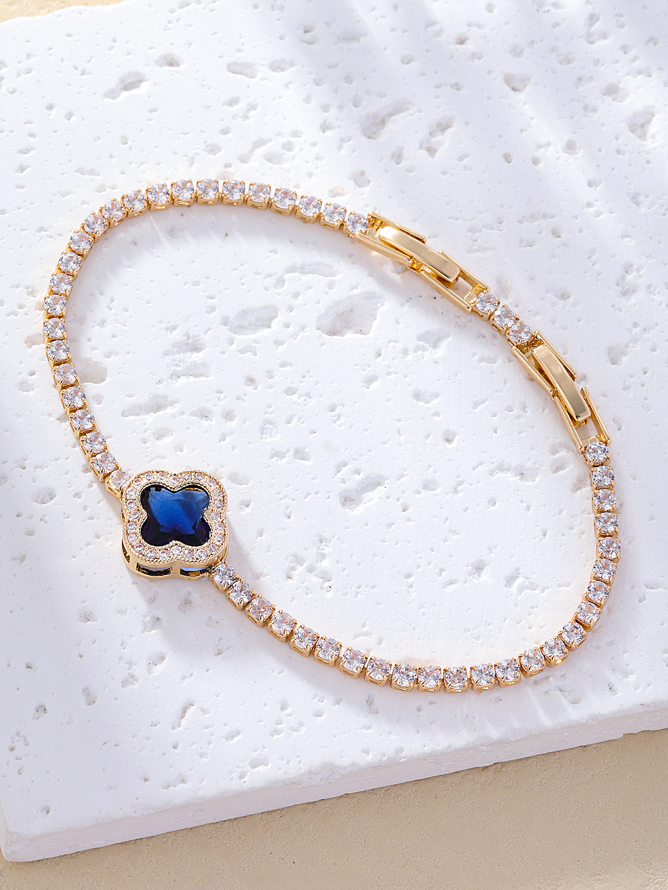 Elegant Solid Color Copper Plating Inlay Zircon White Gold Plated Gold Plated Bracelets display picture 5