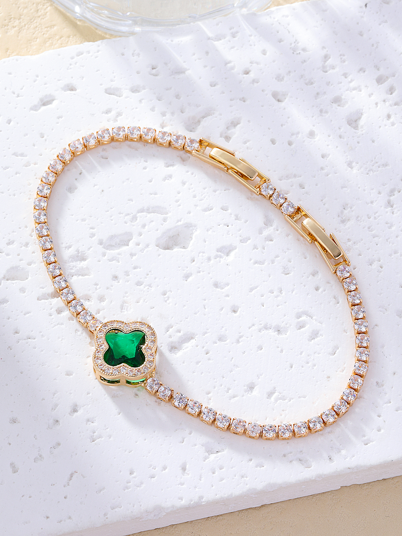 Elegant Solid Color Copper Plating Inlay Zircon White Gold Plated Gold Plated Bracelets display picture 1