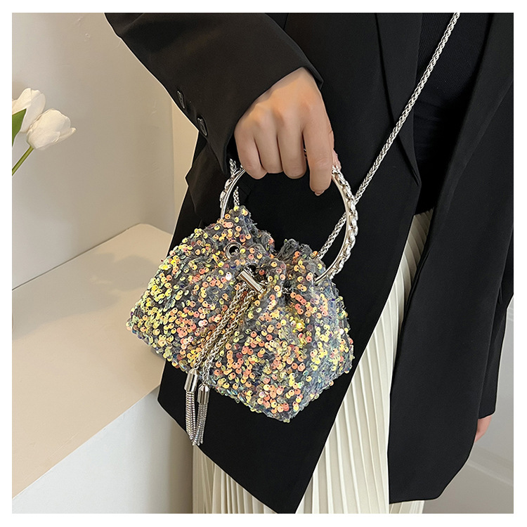 Women's Small Pu Leather Solid Color Elegant Sequins Bucket String Handbag Crossbody Bag Bucket Bag display picture 6