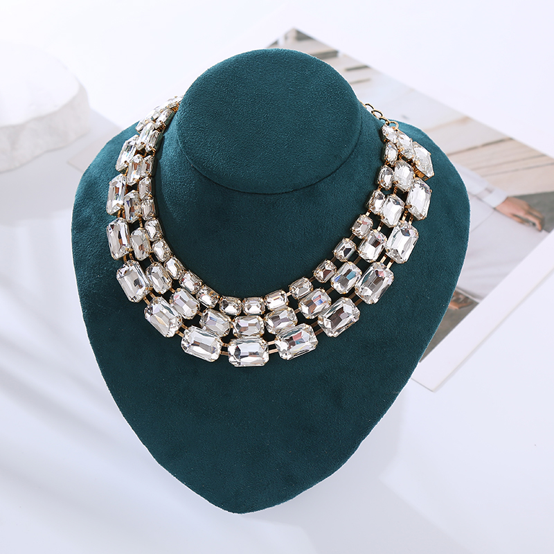 Señora Color Sólido Aleación Embutido Diamantes De Imitación Chapado En Oro Mujeres Collar display picture 4