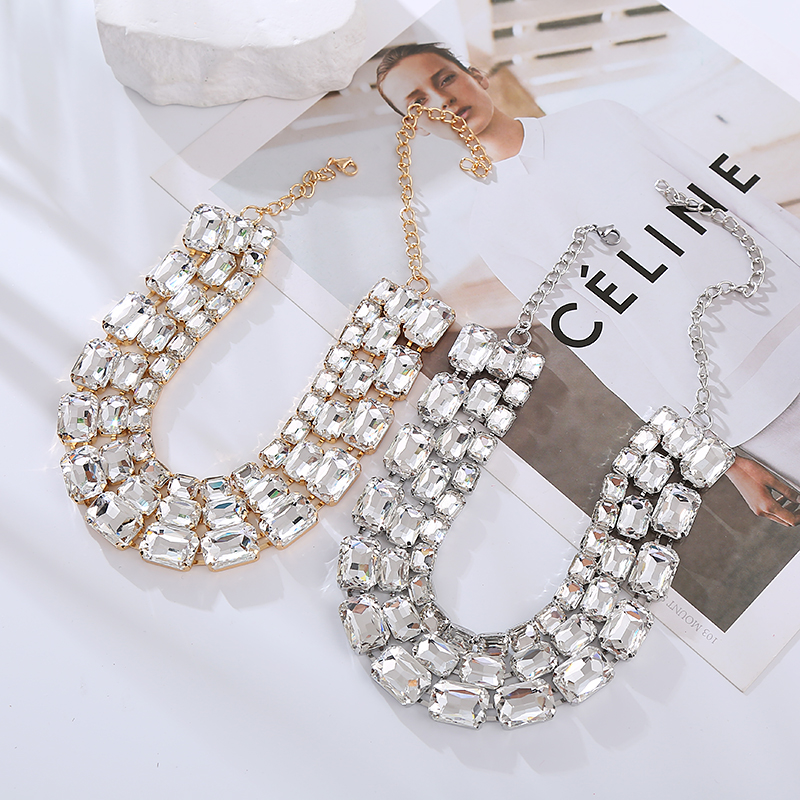 Señora Color Sólido Aleación Embutido Diamantes De Imitación Chapado En Oro Mujeres Collar display picture 2