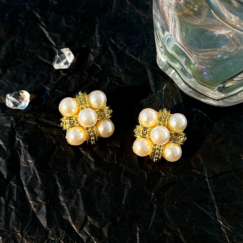 1 Paire Style Simple Géométrique Placage Perle D'imitation Alliage Perles Artificielles Boucles D'oreilles display picture 2