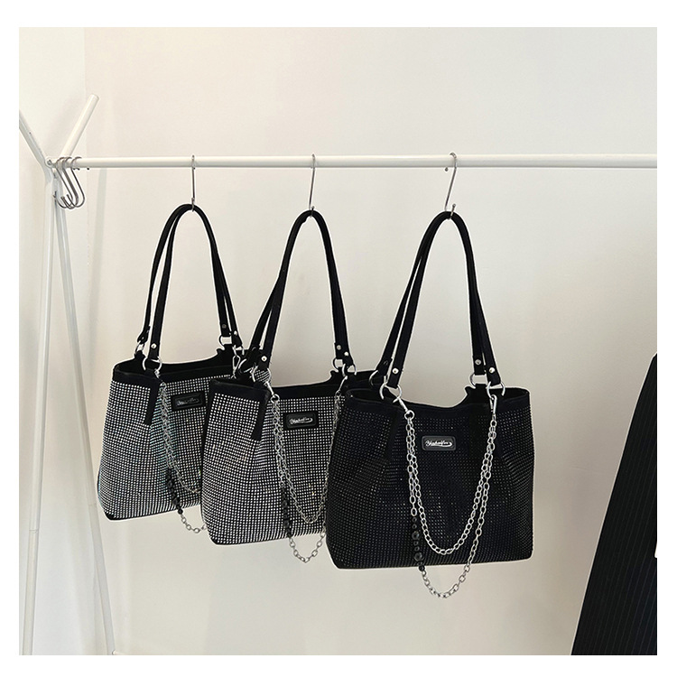 Women's Medium Pu Leather Solid Color Elegant Square Zipper Underarm Bag display picture 8