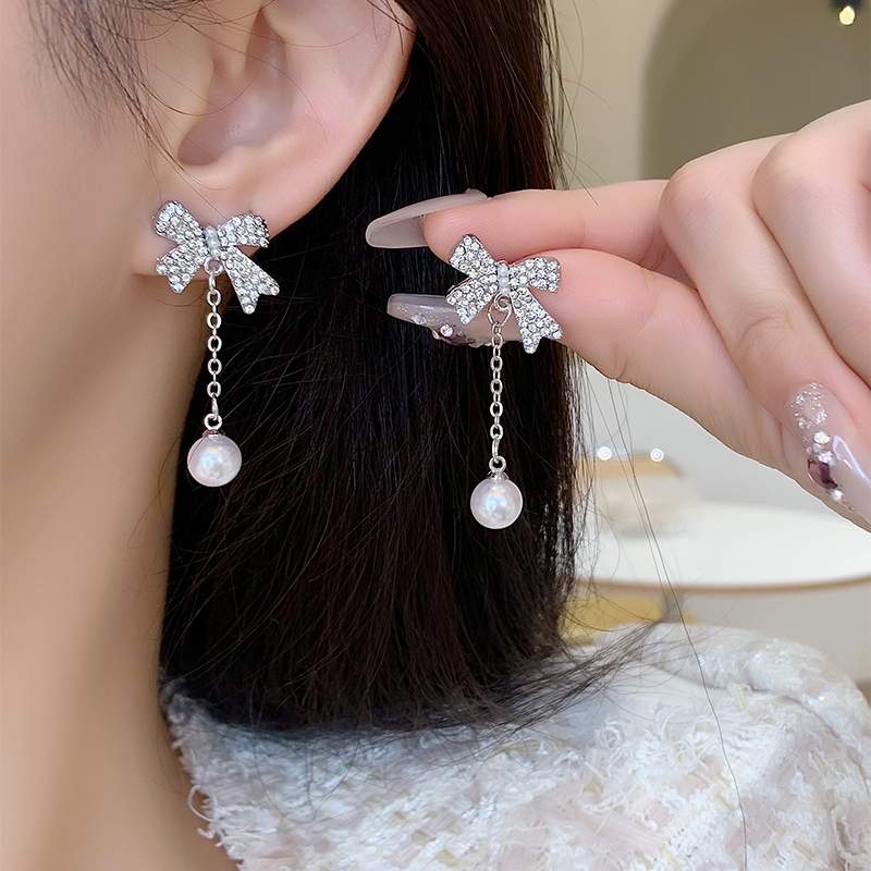 1 Pair Elegant Romantic Bow Knot Plating Inlay Alloy Artificial Rhinestones Artificial Pearls White Gold Plated Drop Earrings display picture 1