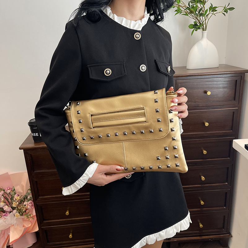 Women's Pu Leather Solid Color Streetwear Sewing Thread Magnetic Buckle Flip Cover Shoulder Bag display picture 9