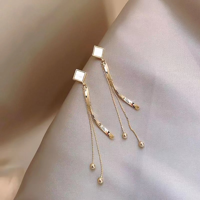 1 Pair Exaggerated Simple Style Korean Style Oval Heart Shape Snowflake Plating Inlay Alloy Rhinestones Pearl Gold Plated Silver Plated Earrings display picture 13
