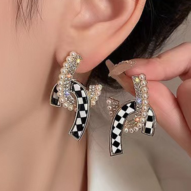1 Pair Casual Glam Simple Style Moon Butterfly Bird Plating Inlay Alloy Rhinestones 14k Gold Plated Ear Studs display picture 34