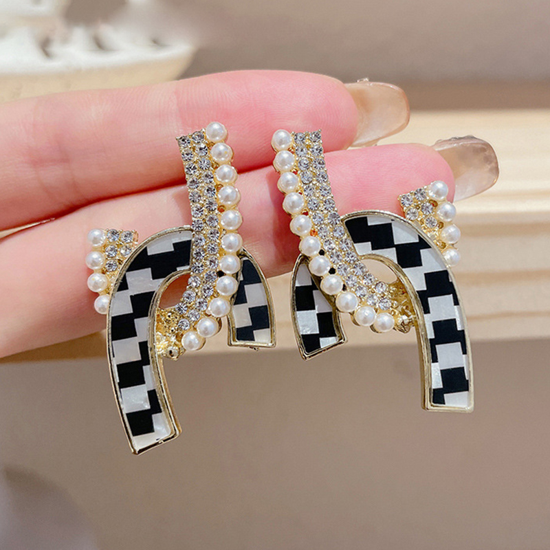 1 Pair Casual Glam Simple Style Moon Butterfly Bird Plating Inlay Alloy Rhinestones 14k Gold Plated Ear Studs display picture 33