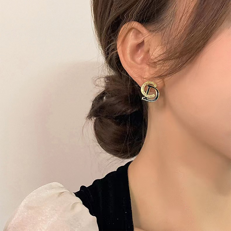1 Pair Exaggerated Simple Style Korean Style Oval Heart Shape Snowflake Plating Inlay Alloy Rhinestones Pearl Gold Plated Silver Plated Earrings display picture 29