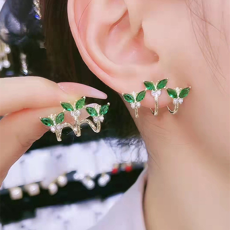 1 Pair Casual Glam Simple Style Moon Butterfly Bird Plating Inlay Alloy Rhinestones 14k Gold Plated Ear Studs display picture 3