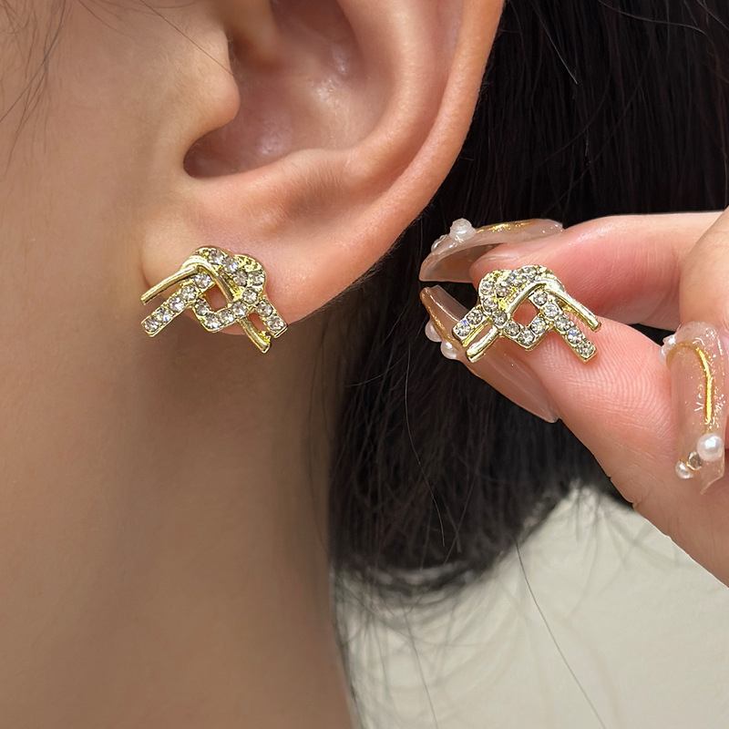 1 Pair Casual Glam Simple Style Moon Butterfly Bird Plating Inlay Alloy Rhinestones 14k Gold Plated Ear Studs display picture 13