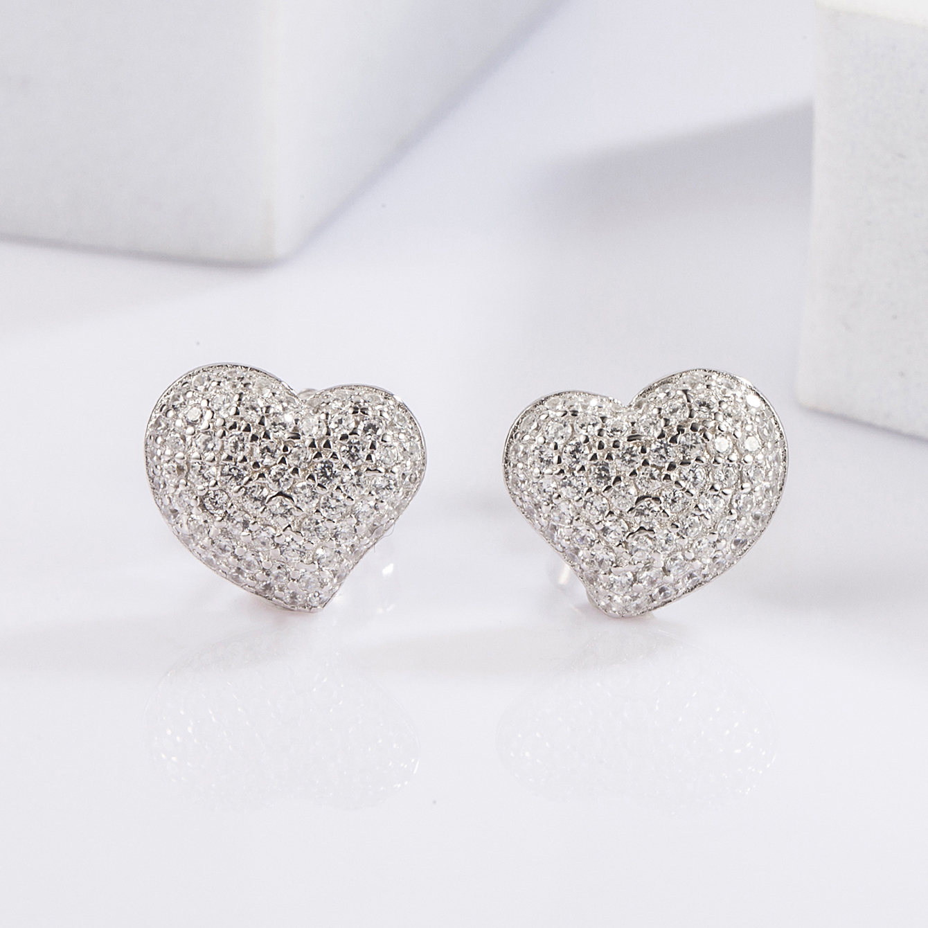 1 Pair Elegant Glam Luxurious Triangle Moon Heart Shape Plating Inlay Sterling Silver Zircon White Gold Plated Ear Studs display picture 7