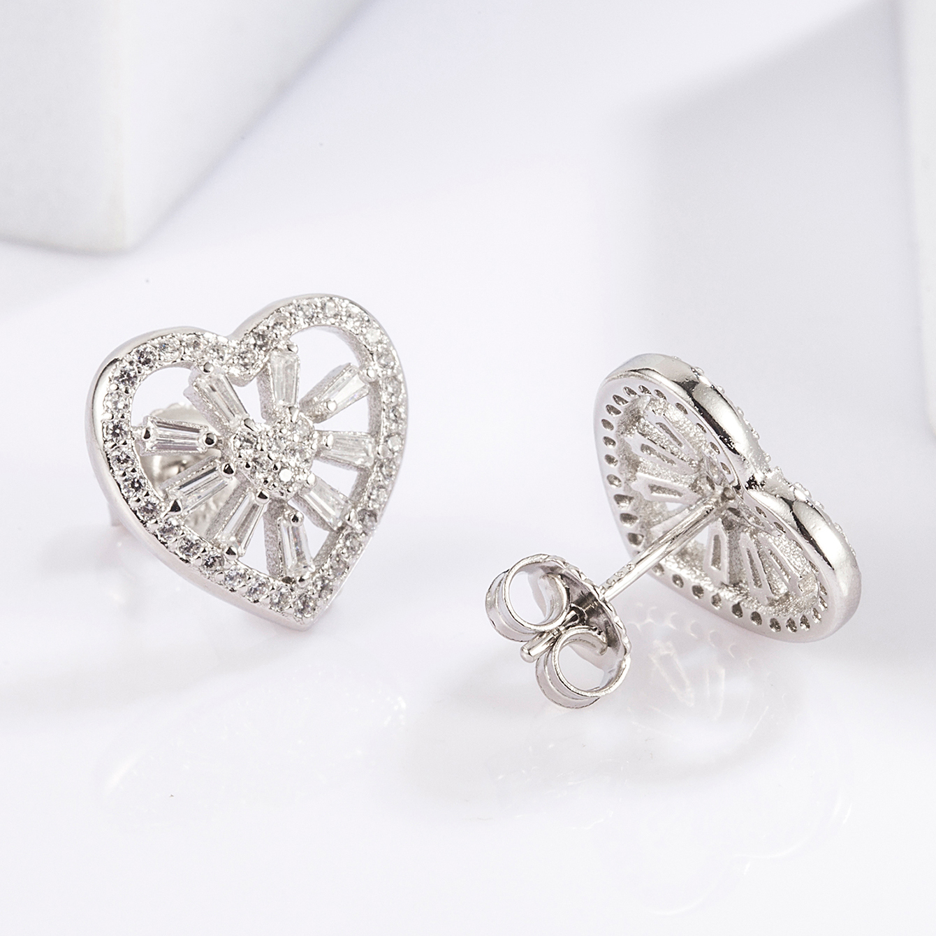 1 Pair Elegant Glam Luxurious Triangle Moon Heart Shape Plating Inlay Sterling Silver Zircon White Gold Plated Ear Studs display picture 3