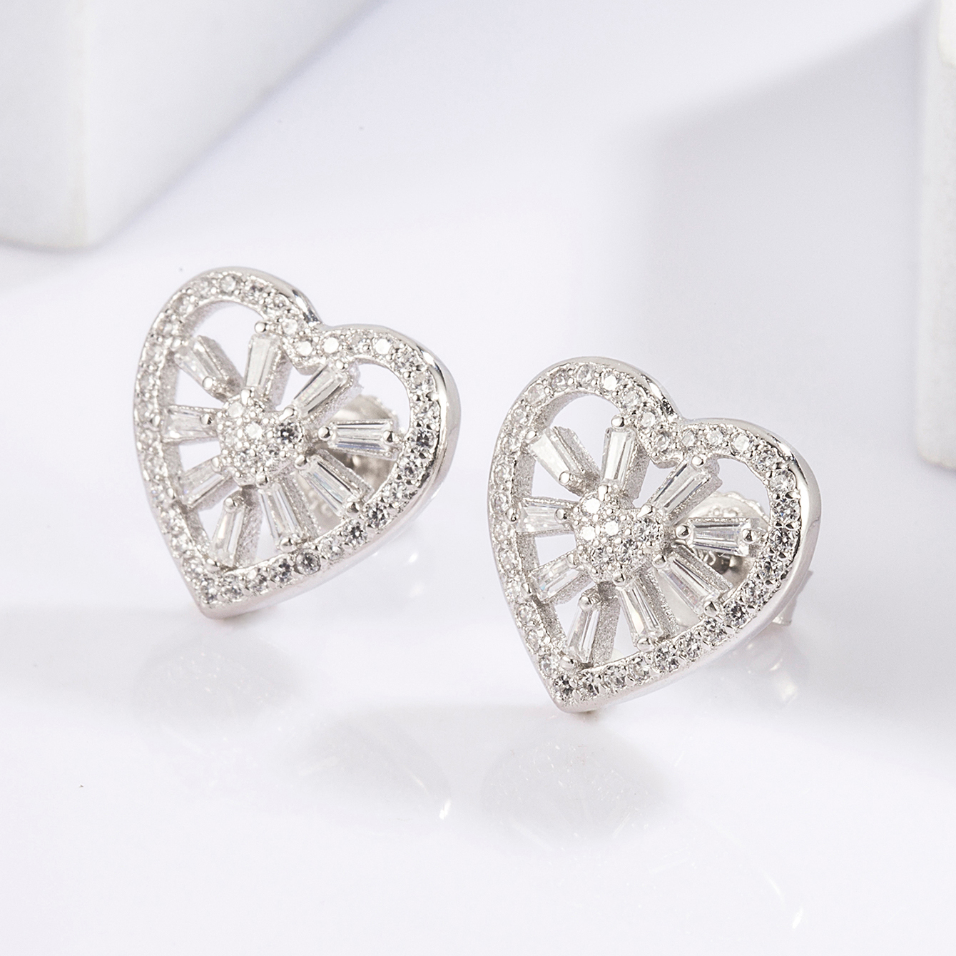 1 Pair Elegant Glam Luxurious Triangle Moon Heart Shape Plating Inlay Sterling Silver Zircon White Gold Plated Ear Studs display picture 4