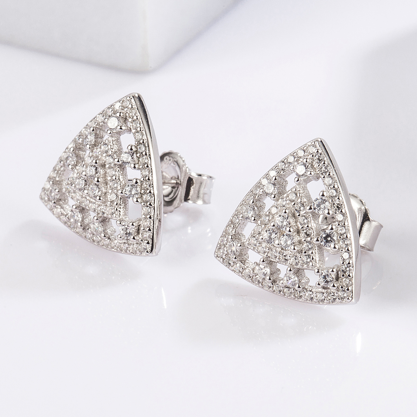 1 Pair Elegant Glam Luxurious Triangle Moon Heart Shape Plating Inlay Sterling Silver Zircon White Gold Plated Ear Studs display picture 5
