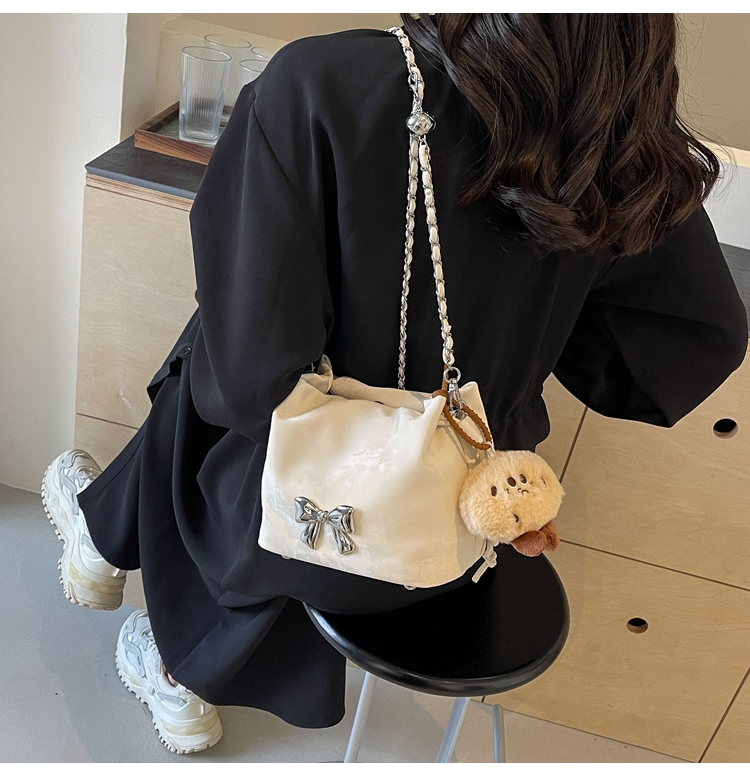 Women's Medium Pu Leather Solid Color Bow Knot Basic Bucket Magnetic Buckle Crossbody Bag display picture 12