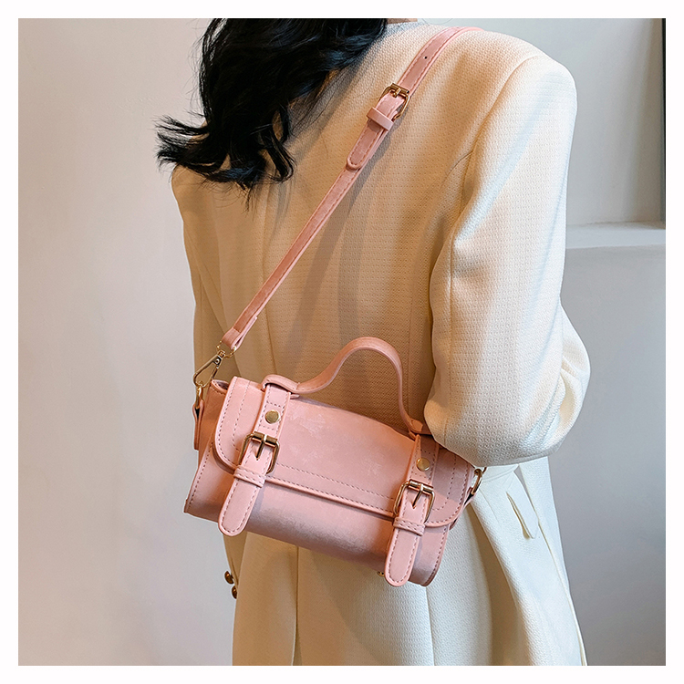 Women's Medium Pu Leather Solid Color Classic Style Square Magnetic Buckle Shoulder Bag display picture 14